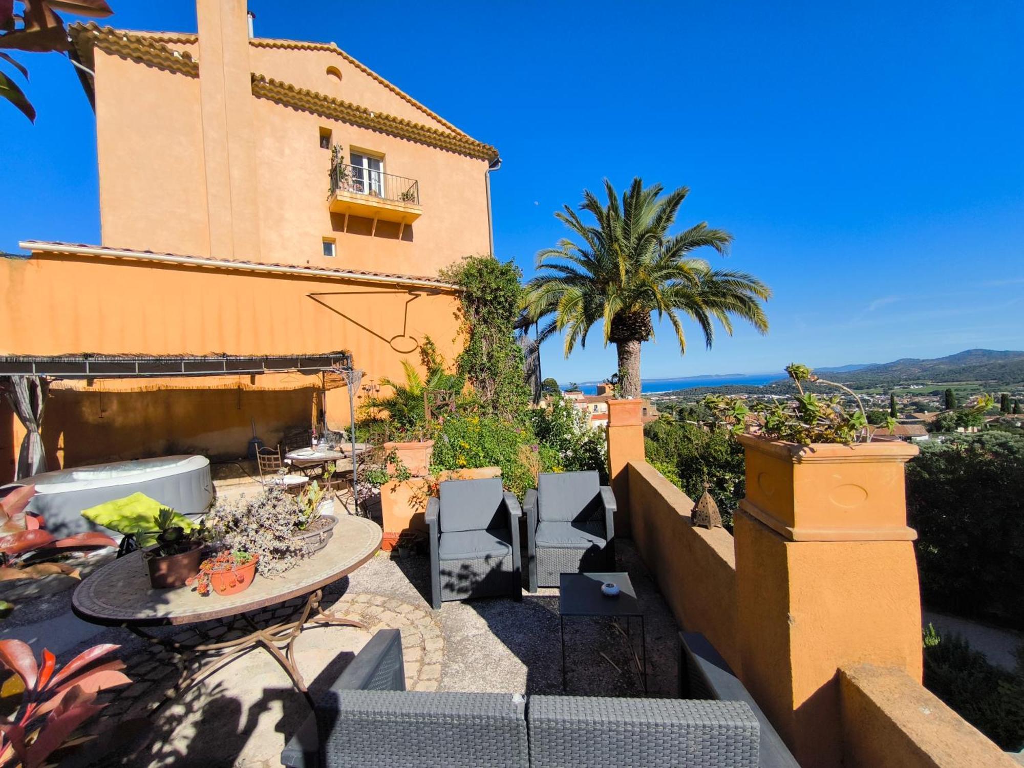 Love-Room Discret 40 M2 Bormes Les Mimosas Village Avec Terrasse Zewnętrze zdjęcie