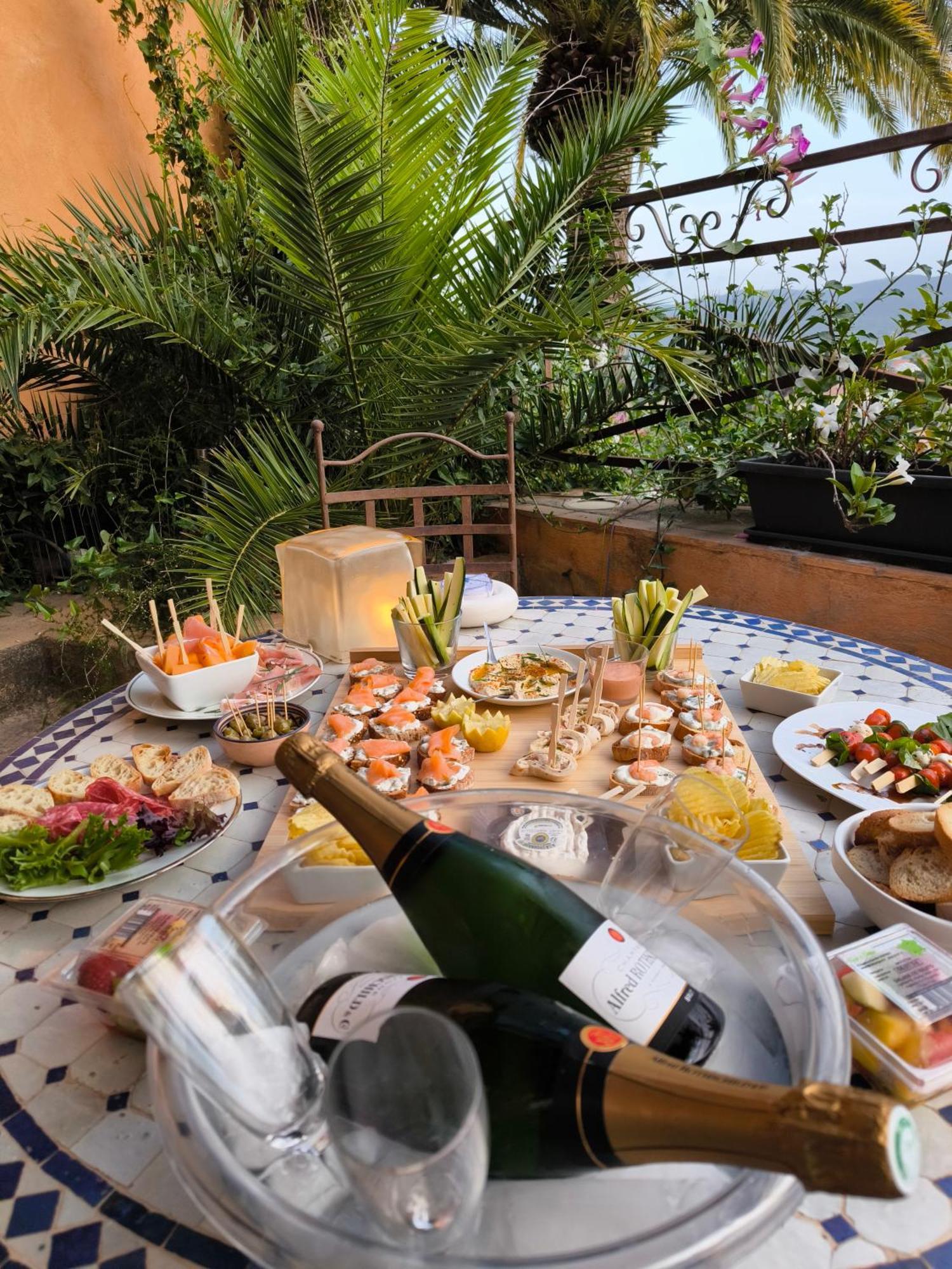 Love-Room Discret 40 M2 Bormes Les Mimosas Village Avec Terrasse Zewnętrze zdjęcie