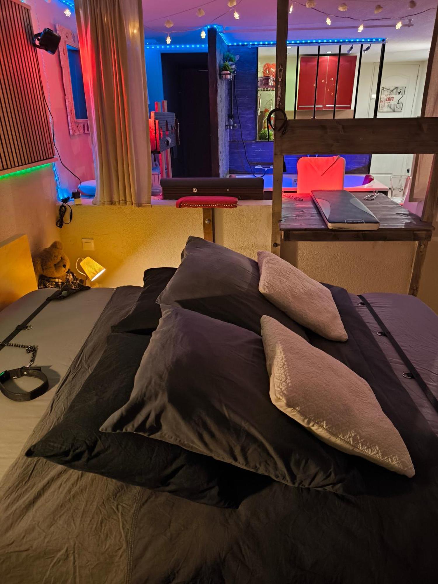 Love-Room Discret 40 M2 Bormes Les Mimosas Village Avec Terrasse Zewnętrze zdjęcie