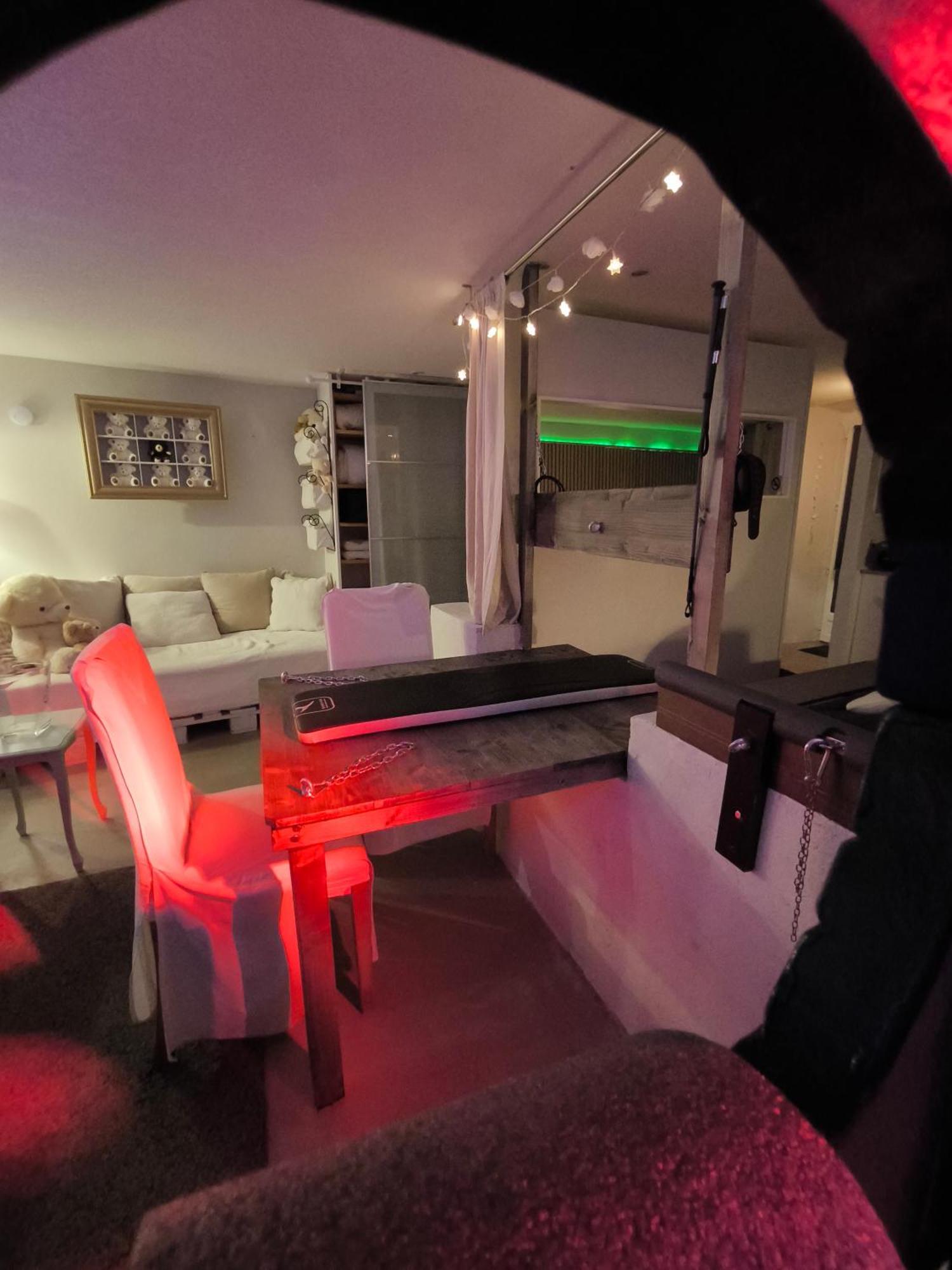 Love-Room Discret 40 M2 Bormes Les Mimosas Village Avec Terrasse Zewnętrze zdjęcie
