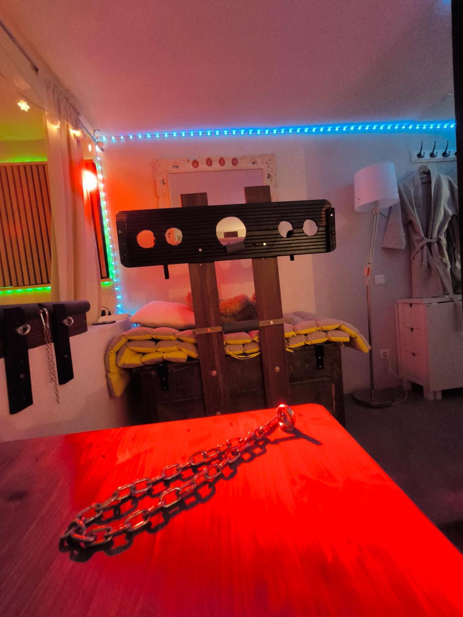Love-Room Discret 40 M2 Bormes Les Mimosas Village Avec Terrasse Zewnętrze zdjęcie