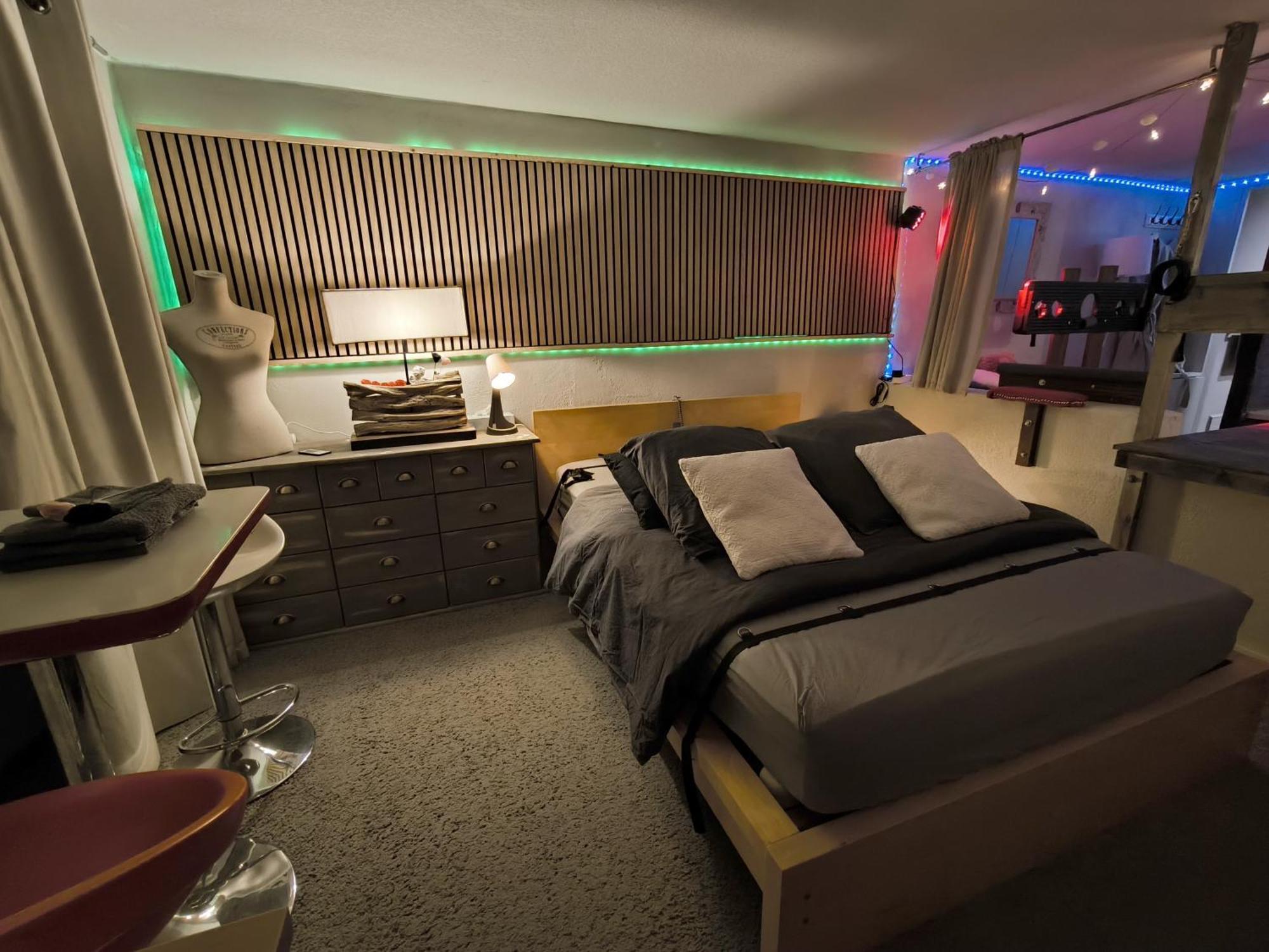 Love-Room Discret 40 M2 Bormes Les Mimosas Village Avec Terrasse Zewnętrze zdjęcie