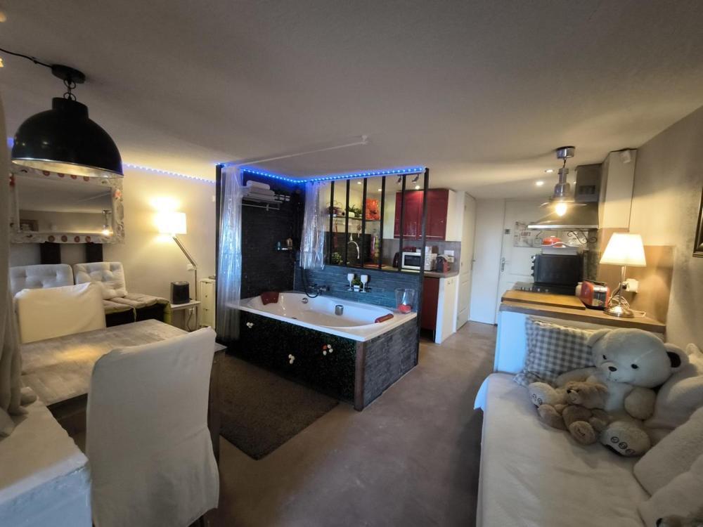 Love-Room Discret 40 M2 Bormes Les Mimosas Village Avec Terrasse Zewnętrze zdjęcie