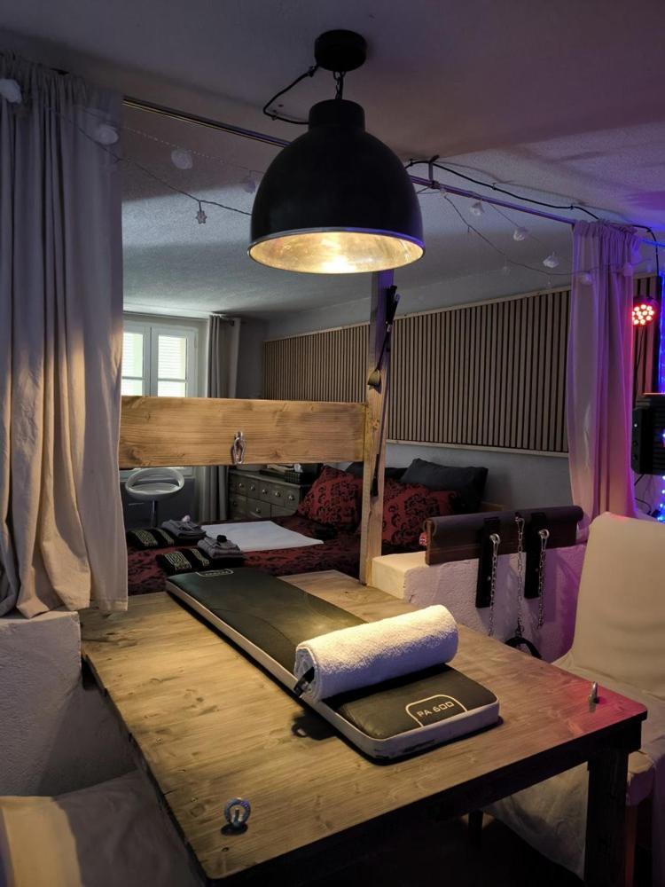 Love-Room Discret 40 M2 Bormes Les Mimosas Village Avec Terrasse Zewnętrze zdjęcie